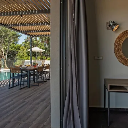 Villa Lefka With Private Infinity Pool & Panoramic Sea Views *